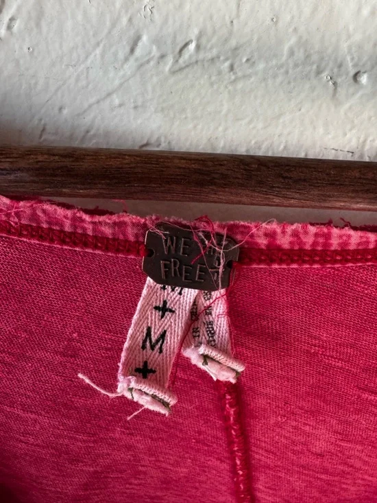 Free People We The Free Santa Cruz BOHO Henley Red Size Medium - Picture 5 of 9